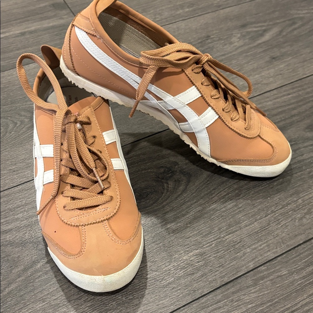 Onitsuka Tiger by Asics Tan & White Sneakers UNISEX FITS WOMEN US SZ 8